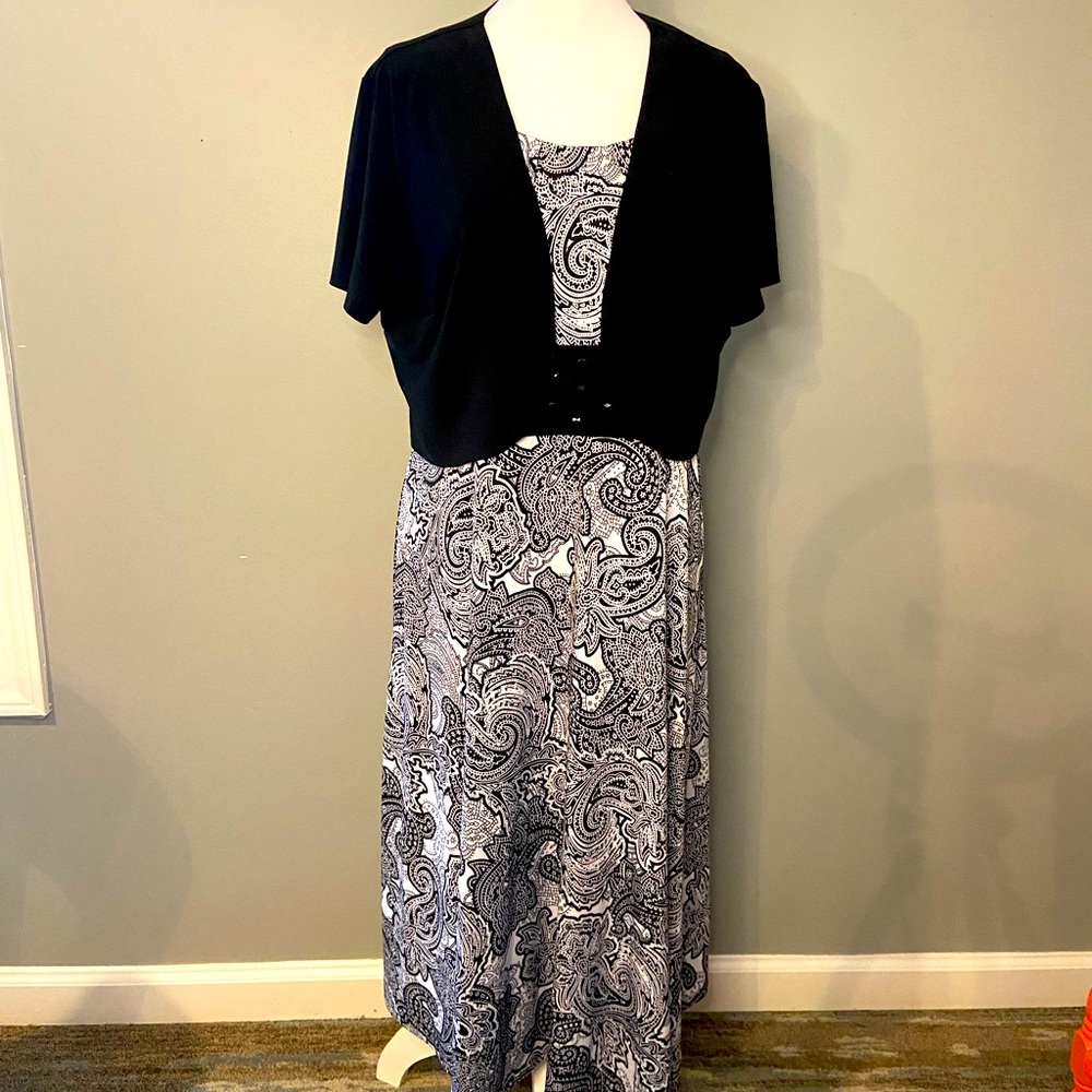 Perceptions New York black and white polyester dress with coverup below the knee